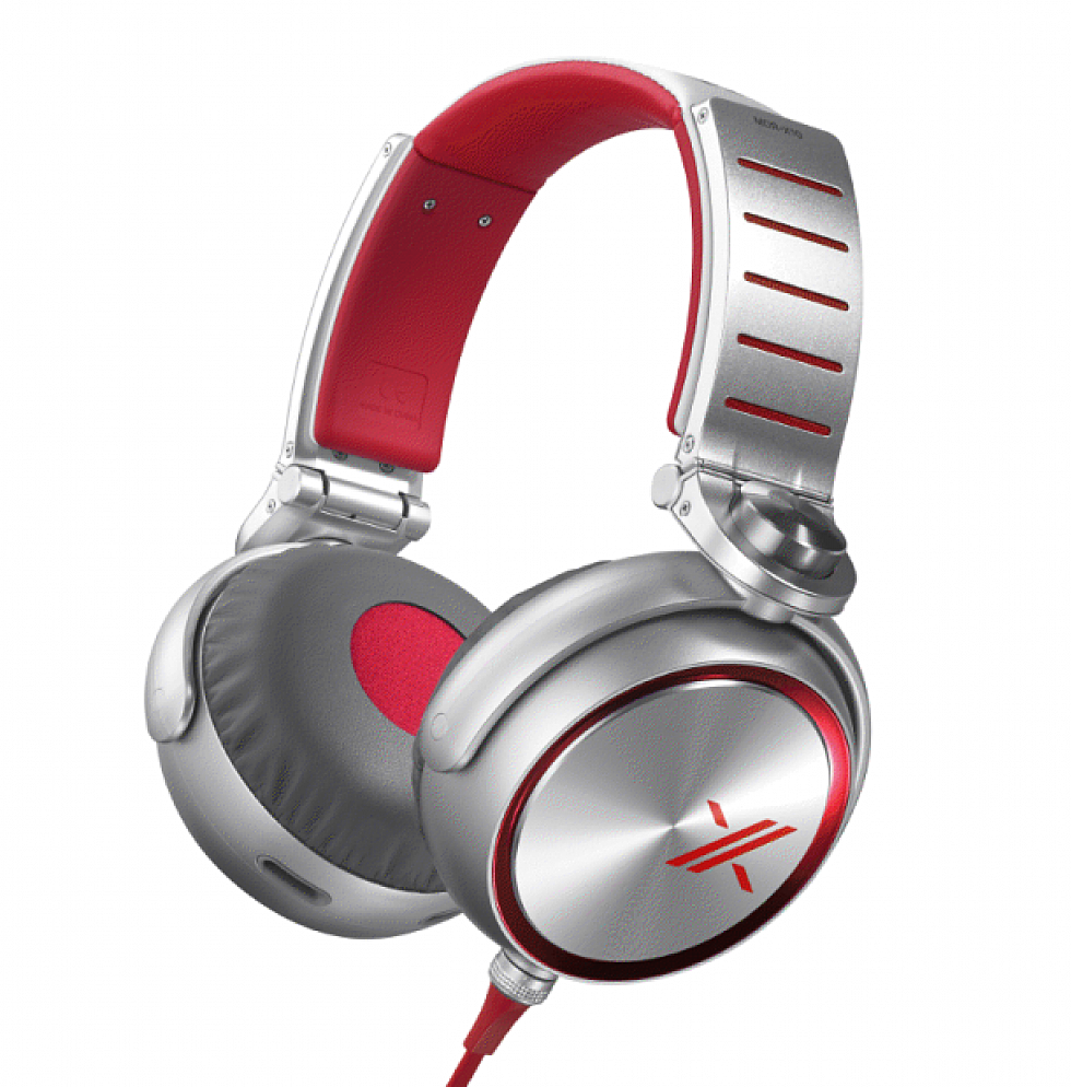 Simon Cowell announces line of high-end headphones