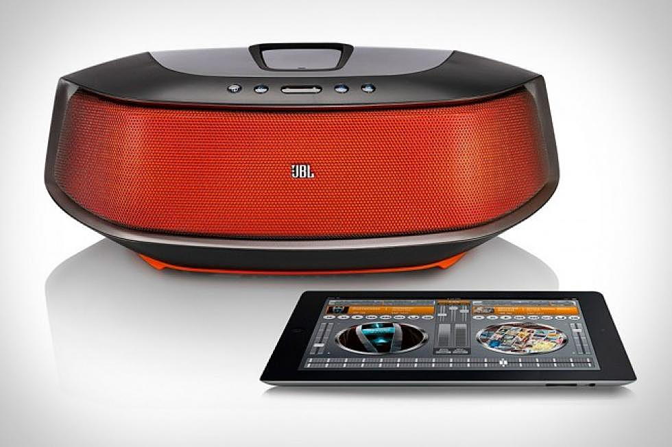 JBL Onbeat Rumble, docking speaker for Apple products