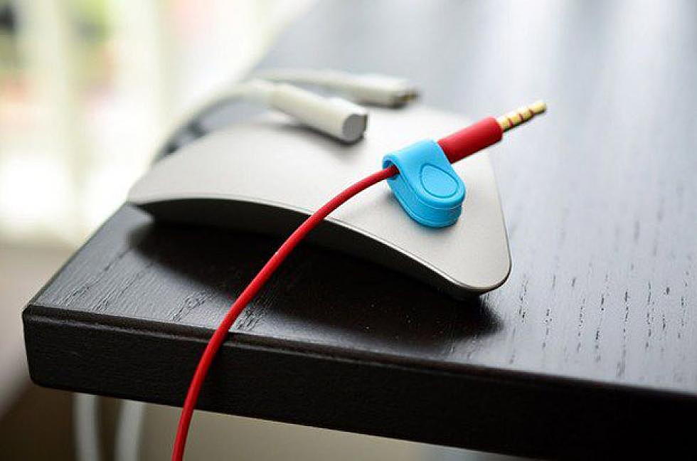 MOS magnetic cable organizer