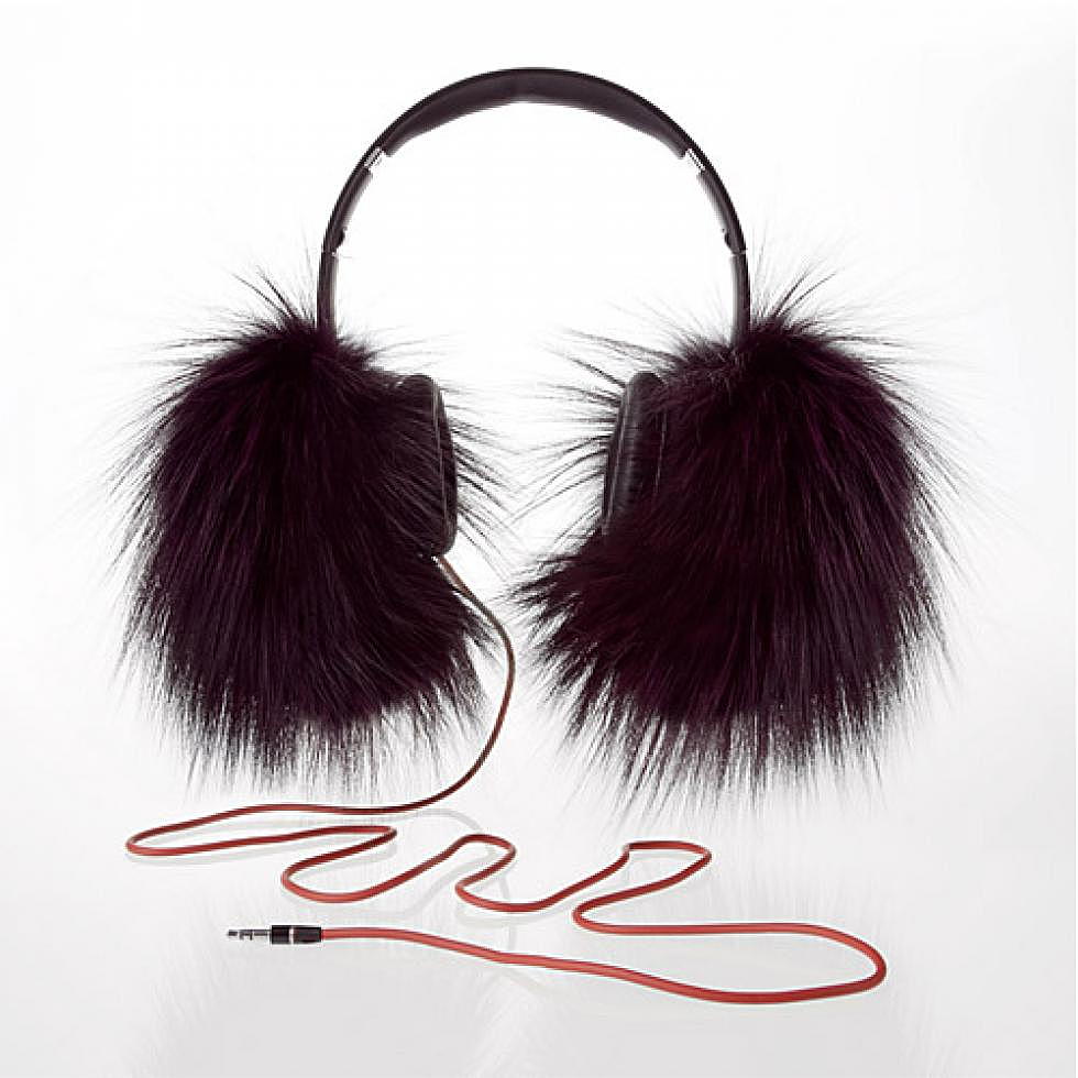 Gettin&#8217; Fuzzy Wit It: Dr. Dre Collaborates With Oscar de la Renta to Produce High-Style Headphones